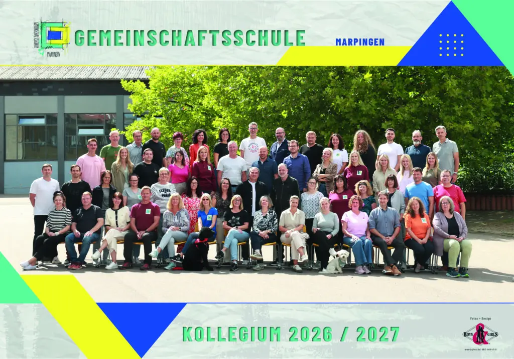 Gruppenfoto des Kollegiums vor dem Schulgebäude, Banner mit Aufschrift Gemeinschaftsschule Marpingen Kollegium 2026/2027